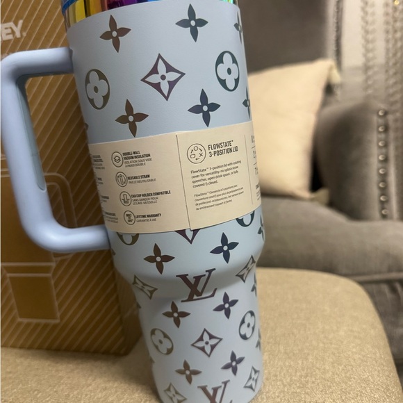 Stanley Light Blue Flowstate 40oz Tumbler. New. - Picture 7 of 8